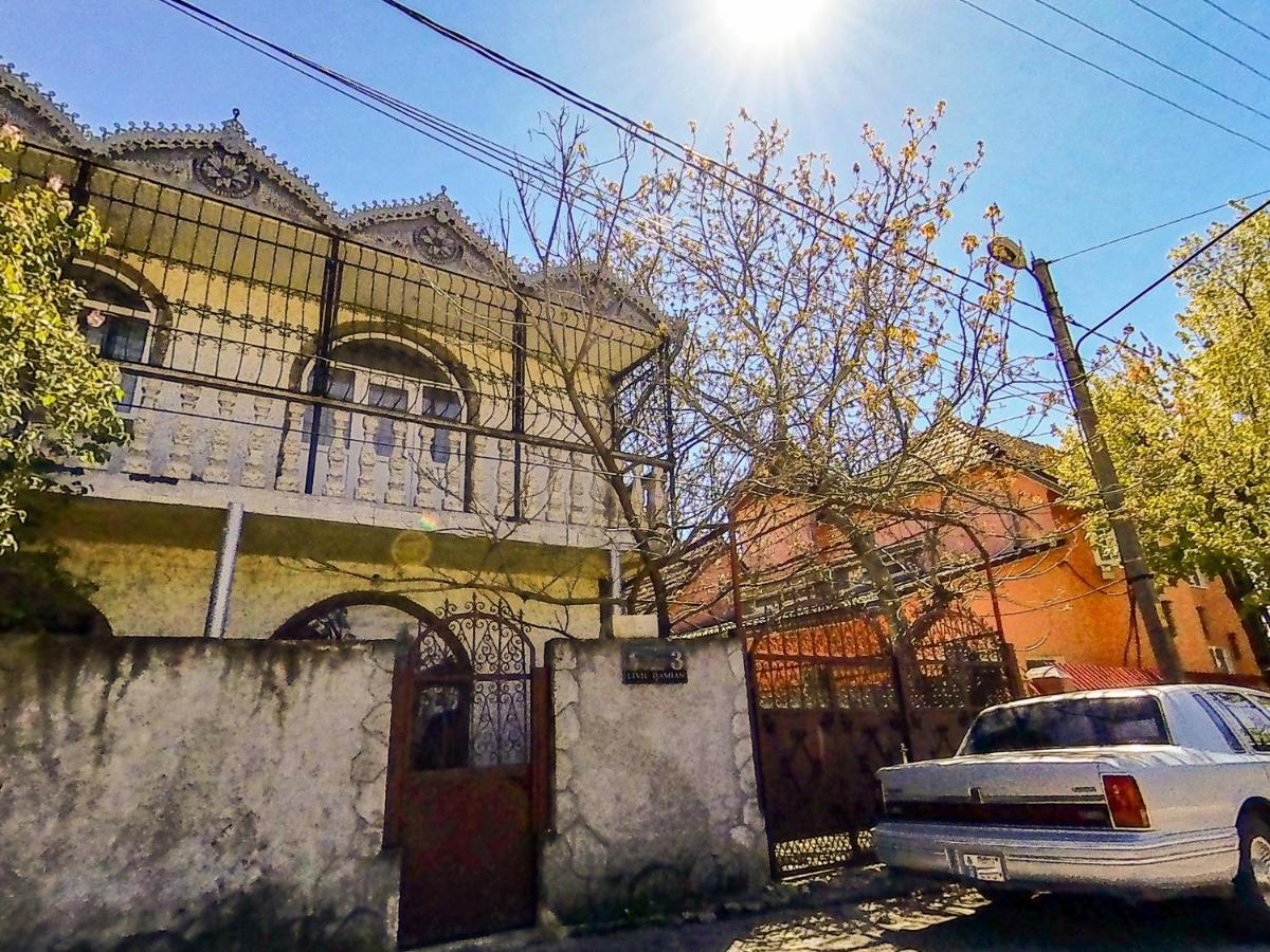 La Vitalie Guest House キシナウ エクステリア 写真