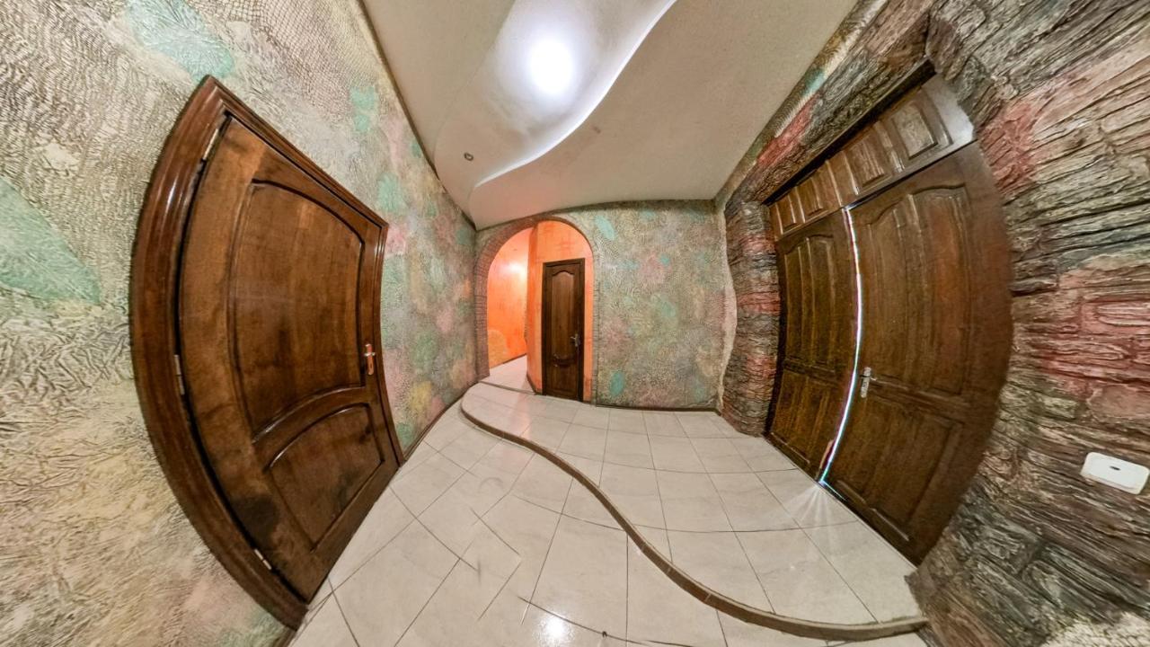 La Vitalie Guest House キシナウ エクステリア 写真