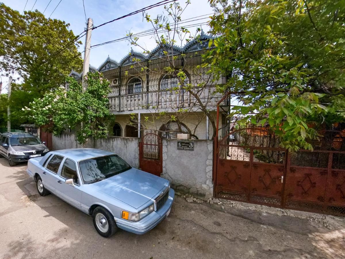 La Vitalie Guest House キシナウ エクステリア 写真
