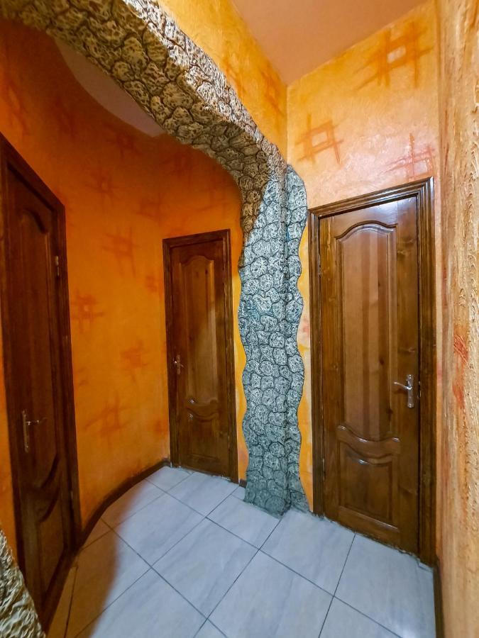 La Vitalie Guest House キシナウ エクステリア 写真
