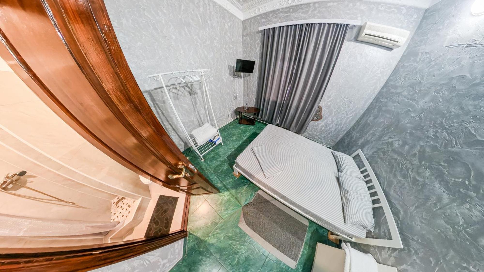 La Vitalie Guest House キシナウ エクステリア 写真